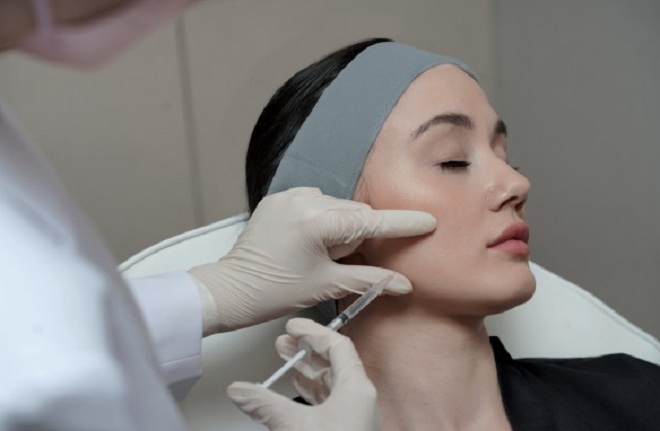 Solusi Penuaan Dini Dengan Treatmen Ultimate Skin Reborn by Profhilo